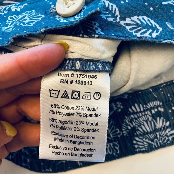 Jachs Girlfriends Blue Floral Patterned Shorts - Picture 4 of 6